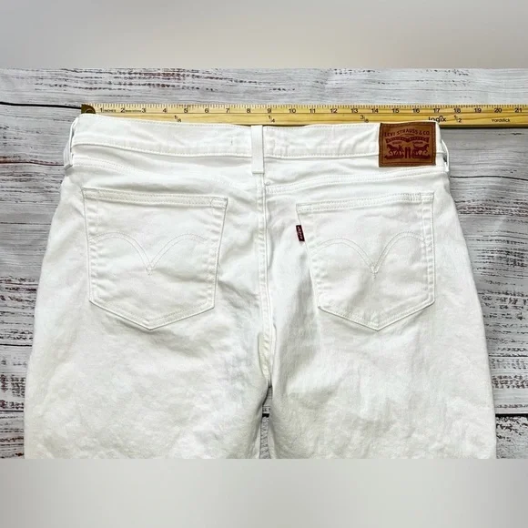 Women’s Levi’s White Denim Boyfriend Jeans - Picture 6 of 10
